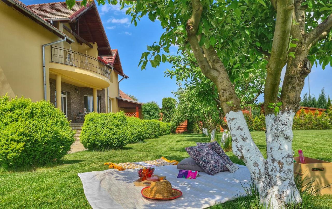 Orchard Villa Braşov Esterno foto