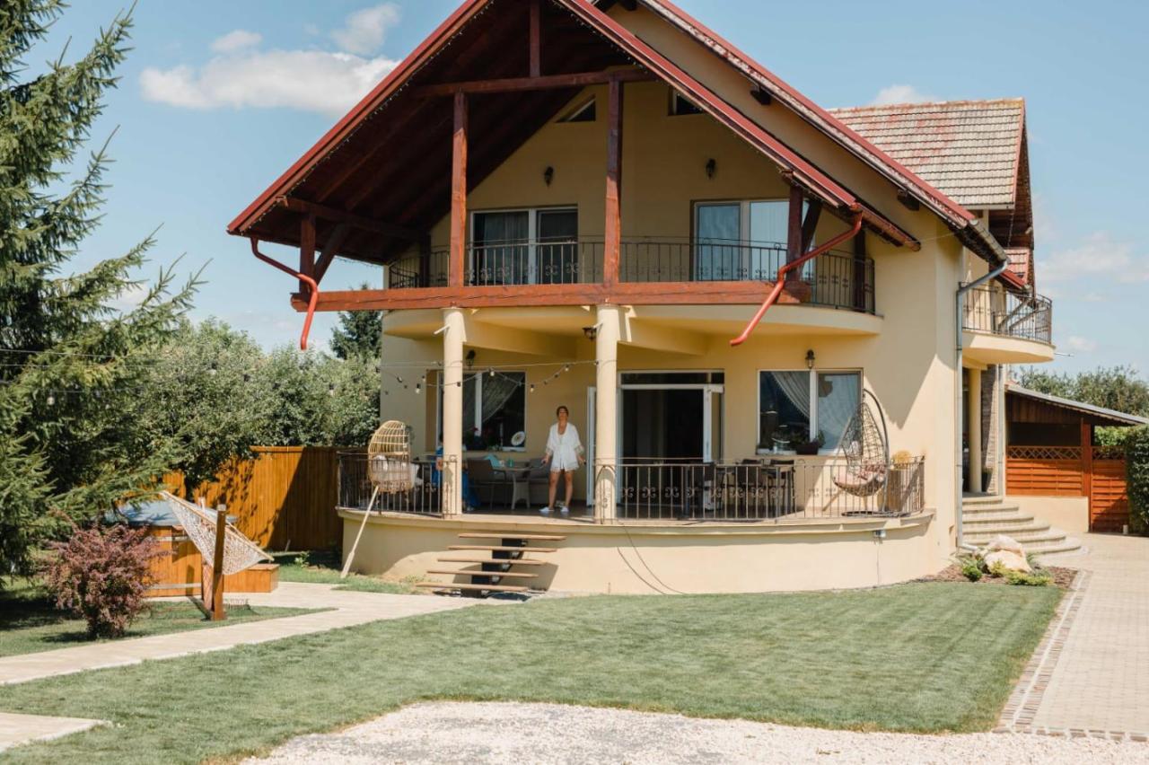 Orchard Villa Braşov Esterno foto