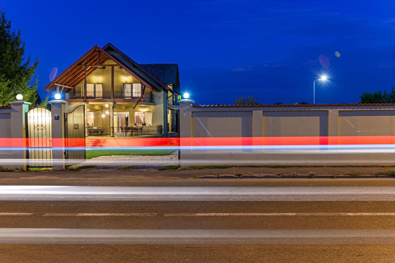Orchard Villa Braşov Esterno foto