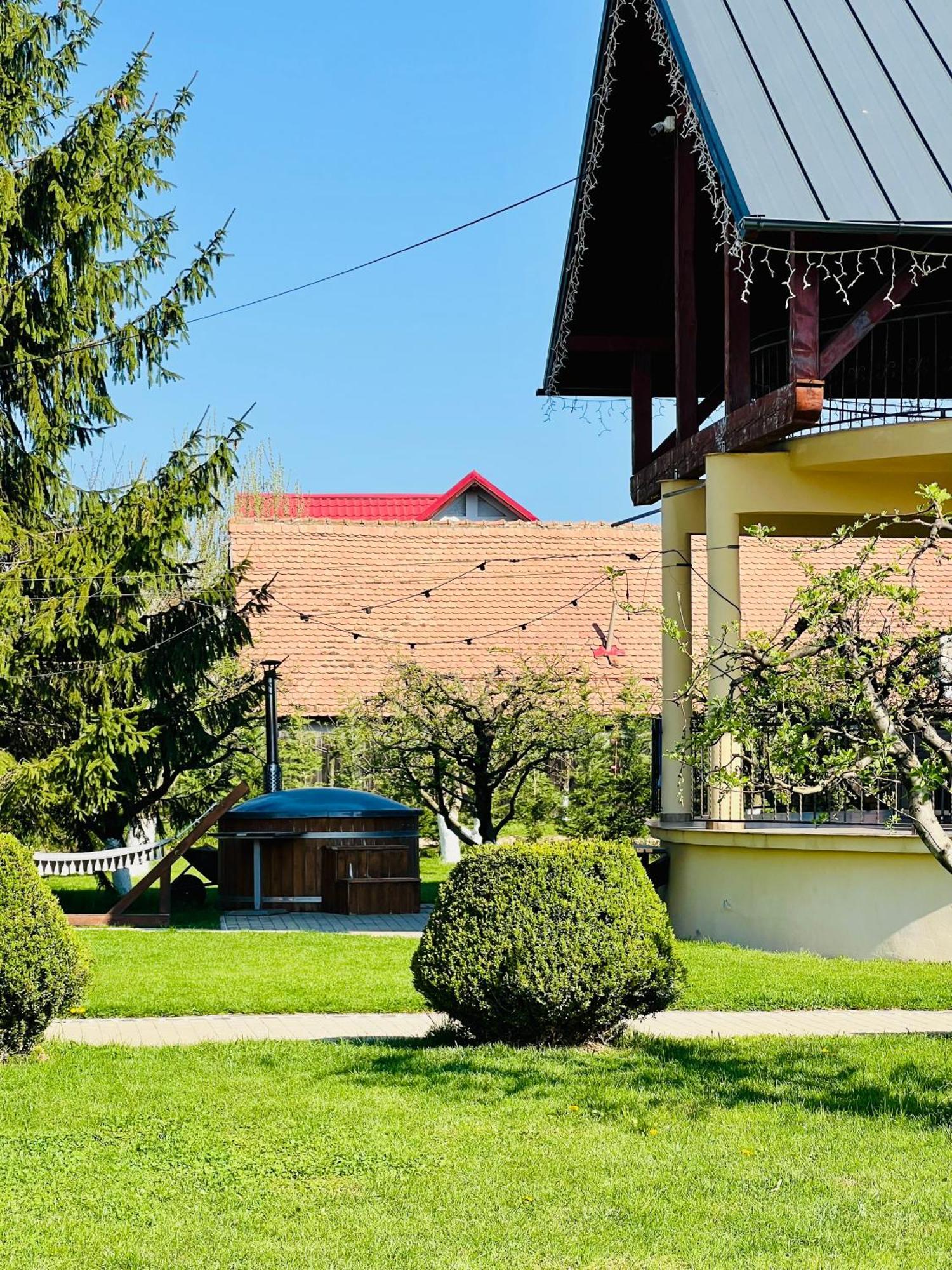 Orchard Villa Braşov Esterno foto